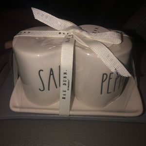 Rae Dunn salt & pepper shakers